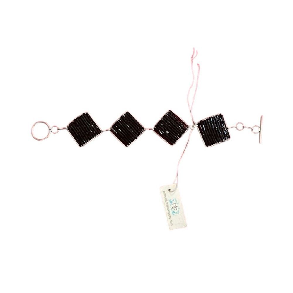NWT pamelalynn & company black and silver color diamond shape link bracelet